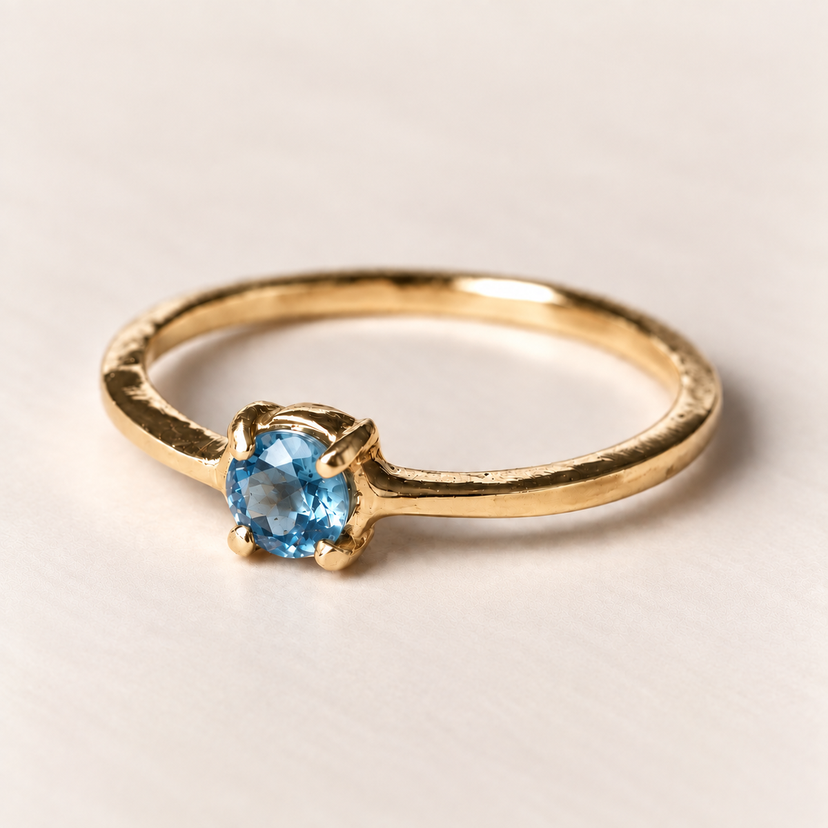 Anel Solitário 4 Garras em Ouro 18k