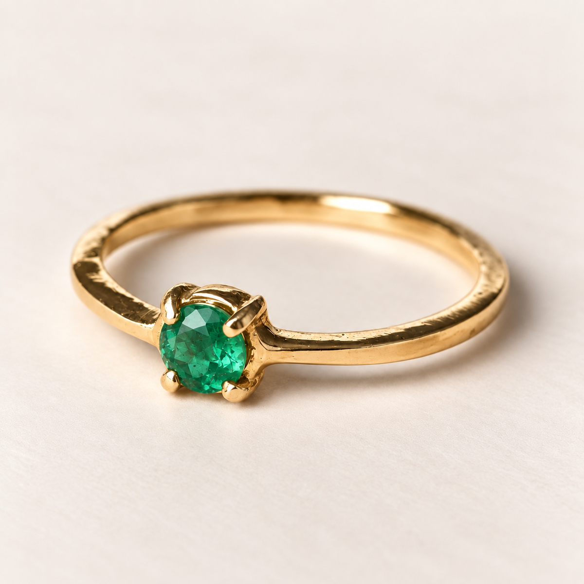 Anel Solitário 4 Garras em Ouro 18k